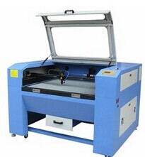 民升資訊：激光雕刻機在鞋業(yè)都有那些應用你知道嗎？